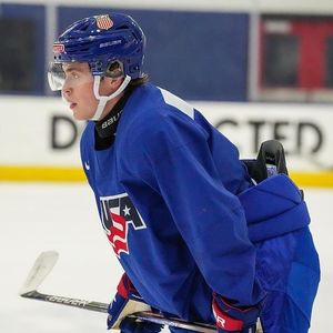 Image post by @everythingcollegehockey on Instagram