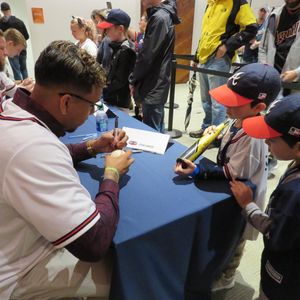 Image post by @losbravos on Instagram