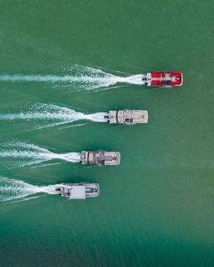 Image post by @crestpontoonboats on Instagram