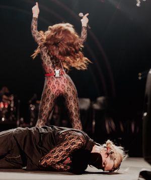 Image post by @grouplove on Instagram