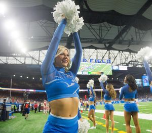 Image post by @detlionscheerleaders on Instagram