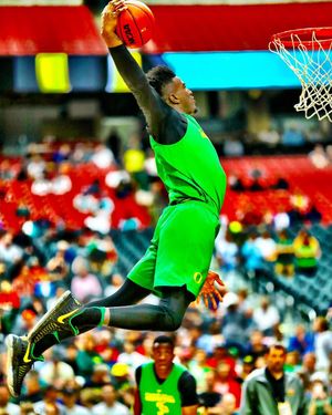 Image post by @ariannagrainey on Instagram