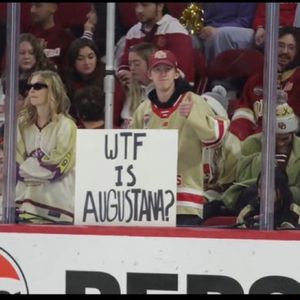 Image post by @everythingcollegehockey on Instagram