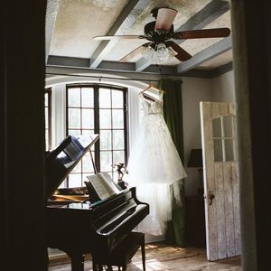 Image post by @thismodernlovephoto on Instagram