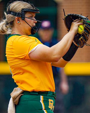 Image post by @BaylorSoftball on Twitter