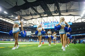 Image post by @detlionscheerleaders on Instagram