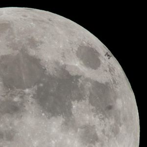 Image post by @nasaartemis on Instagram