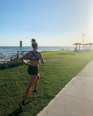 Image post by @jessicaahull on Instagram