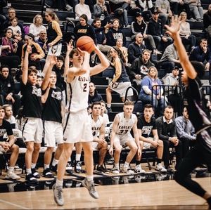 Image post by @lneaglehoops on Instagram