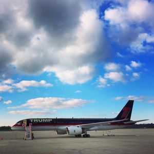 Image post by @laraleatrump on Instagram