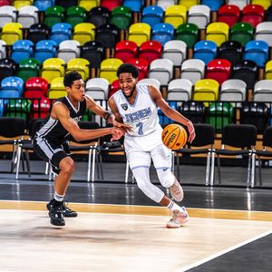 Image post by @itchenbball on Instagram