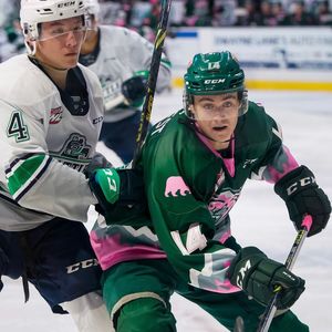 Image post by @everett_silvertips on Instagram