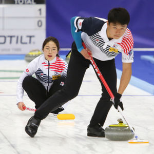 Image post by @worldcurling on Instagram