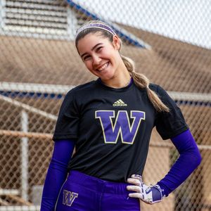 Image post by @uwsoftball on Instagram