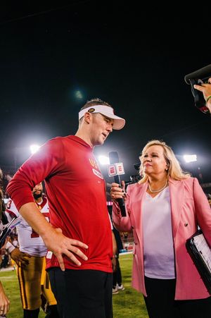 Image post by @uscfb on Twitter