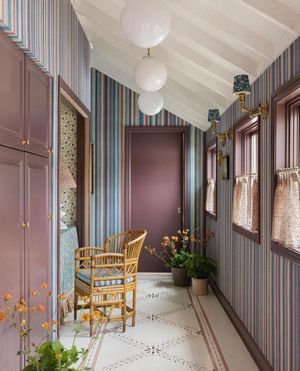 Image post by @divincipainters on Instagram