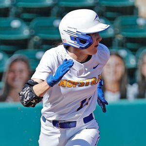 Image post by @hofstrasoftball on Instagram