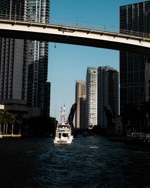 Image post by @its_holes on Instagram