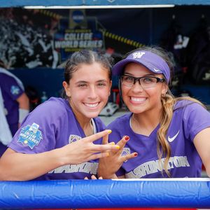 Image post by @uwsoftball on Instagram