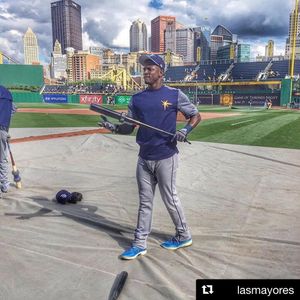 Image post by @raysbeisbol on Instagram