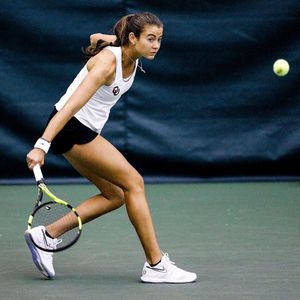 Image post by @ou_wtennis on Instagram