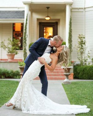 Image post by @theknot on Instagram