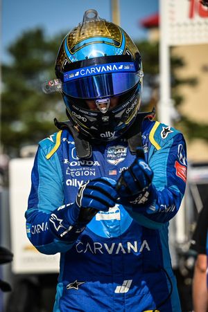 Image post by @CarvanaRacing on Twitter