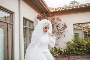 Image post by @thismodernlovephoto on Instagram