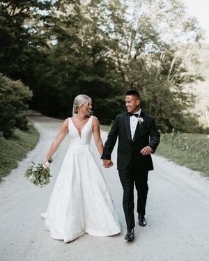 Image post by @theknot on Instagram