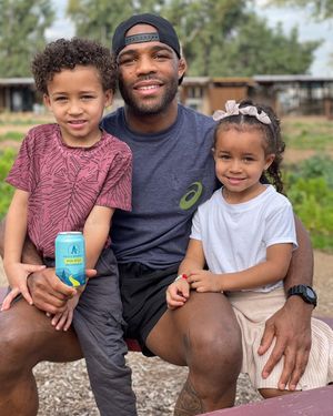 Image post by @alliseeisgold on Instagram