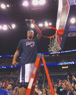 Image post by @uconnmbb on Instagram