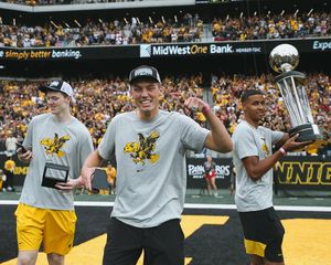 Image post by @TheIowaHawkeyes on Twitter