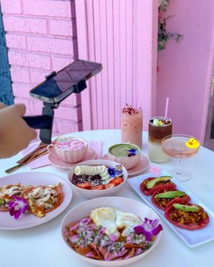 Image post by @pinkandboujeela on Instagram