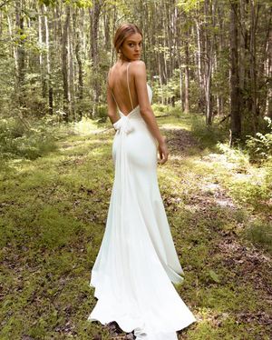 Image post by @theknot on Instagram