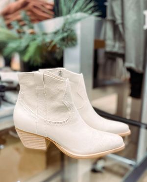 Image post by @shopoutoftown on Instagram