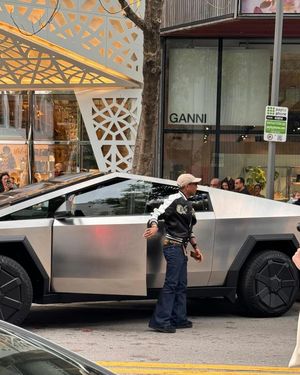 Image post by @hotnewhiphop on Instagram