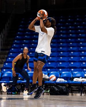 Image post by @dallaswings on Instagram