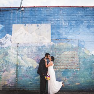 Image post by @thismodernlovephoto on Instagram