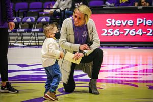 Image post by @una_athletics on Instagram