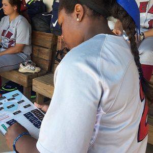 Image post by @leeusoftball on Instagram