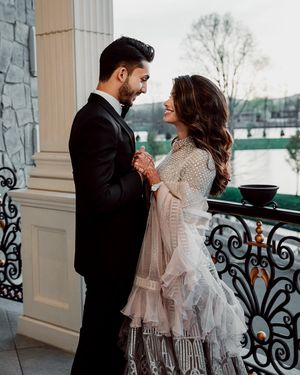 Image post by @thismodernlovephoto on Instagram