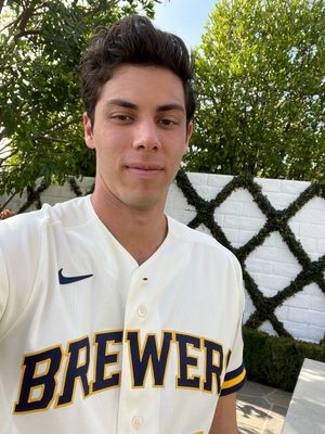 Image post by @ChristianYelich on Twitter