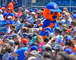 Image post by @syracusemets on Instagram