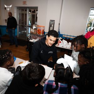 Image post by @hornets on Twitter