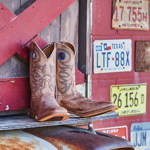 Image post by @justinboots_ on Instagram