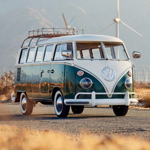 Image post by @omaze on Instagram