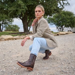 Image post by @justinboots_ on Instagram