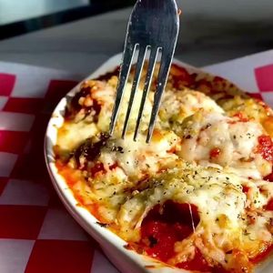 Image post by @parryspizza on Instagram