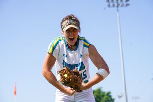 Image post by @UNCWsoftball on Twitter