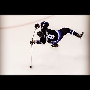 Image post by @nhljets on Instagram